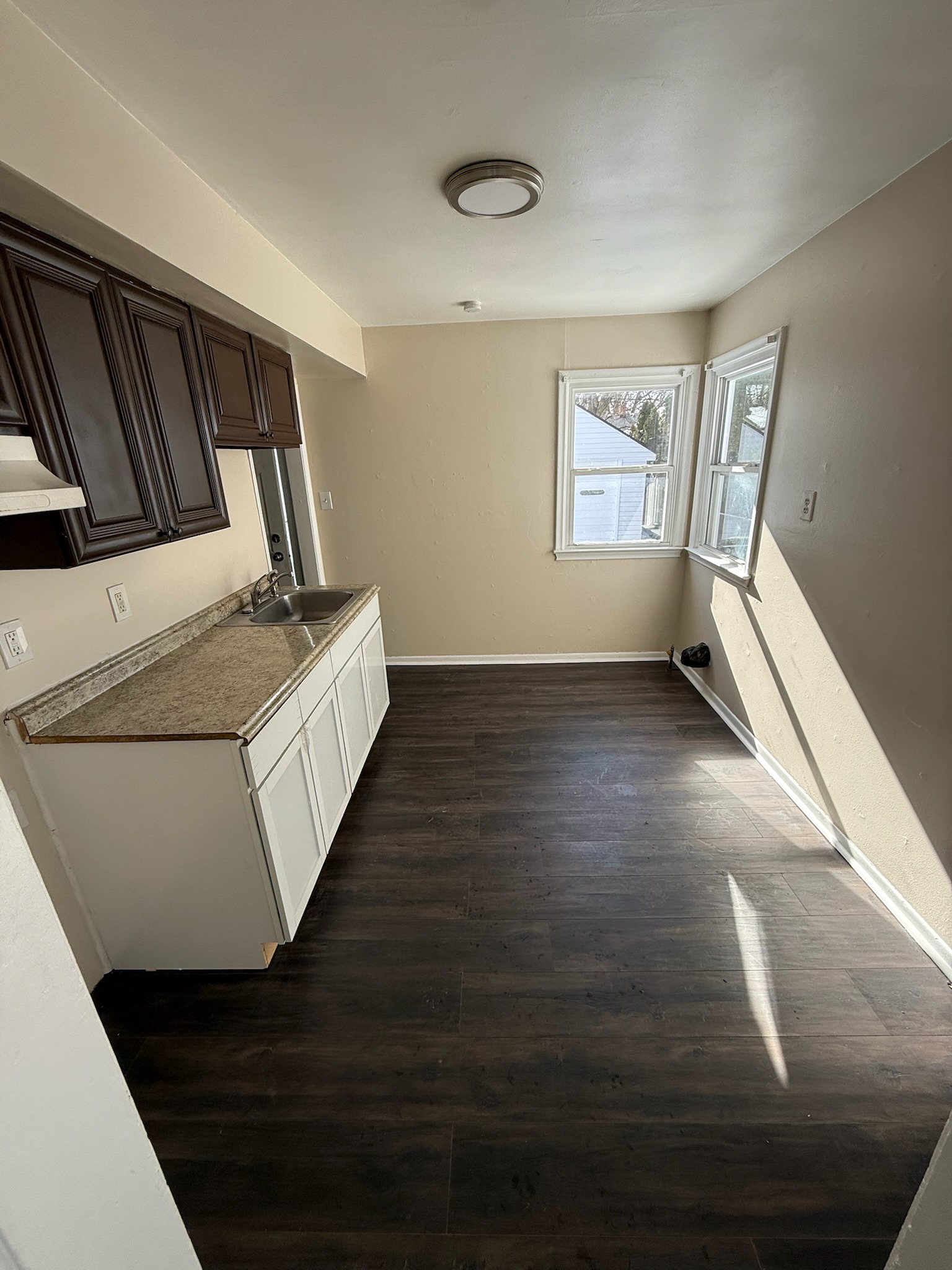 11294 Essex Ave - Photo 2