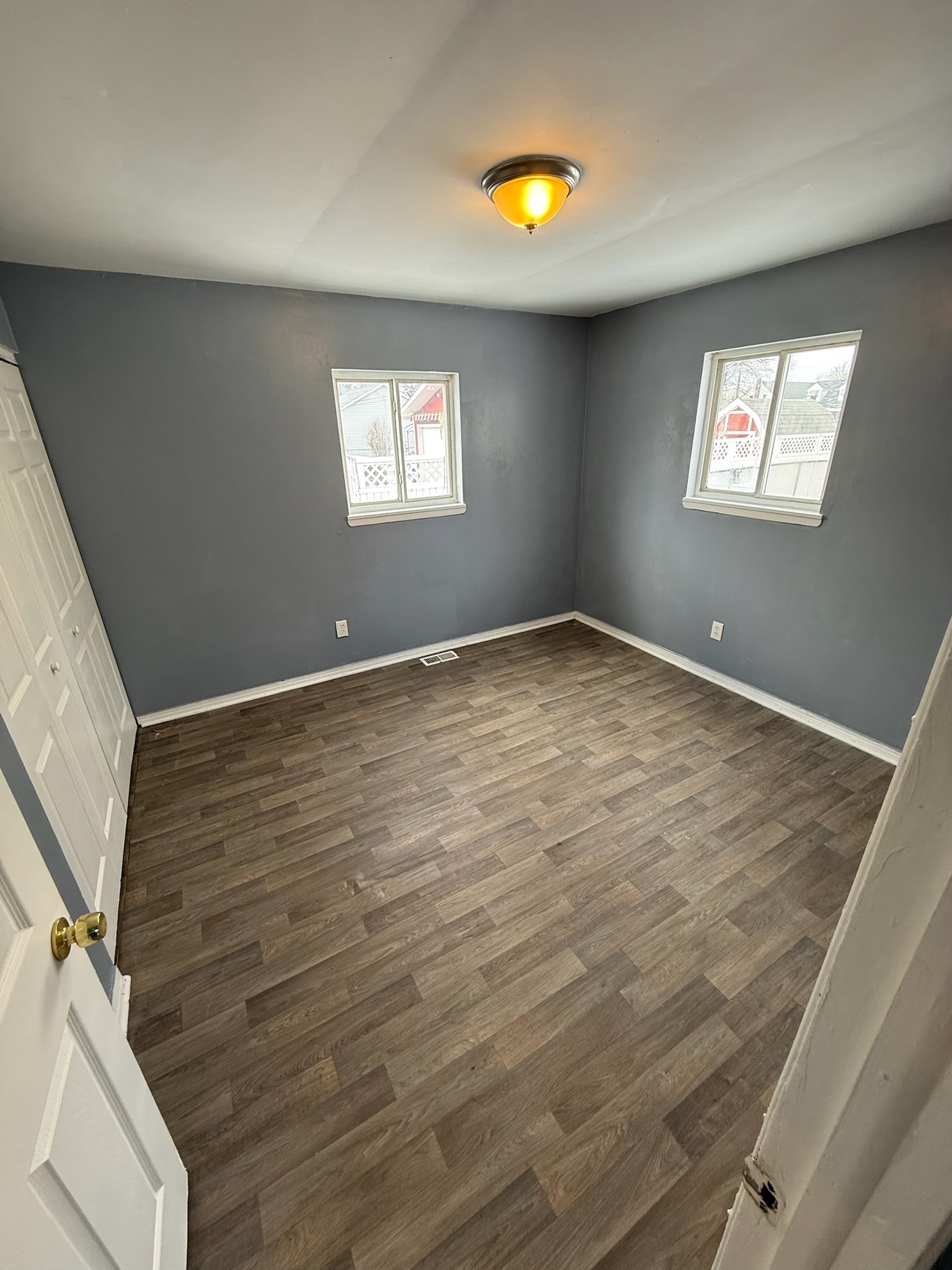 11027 Maxwell Ave - Photo 3