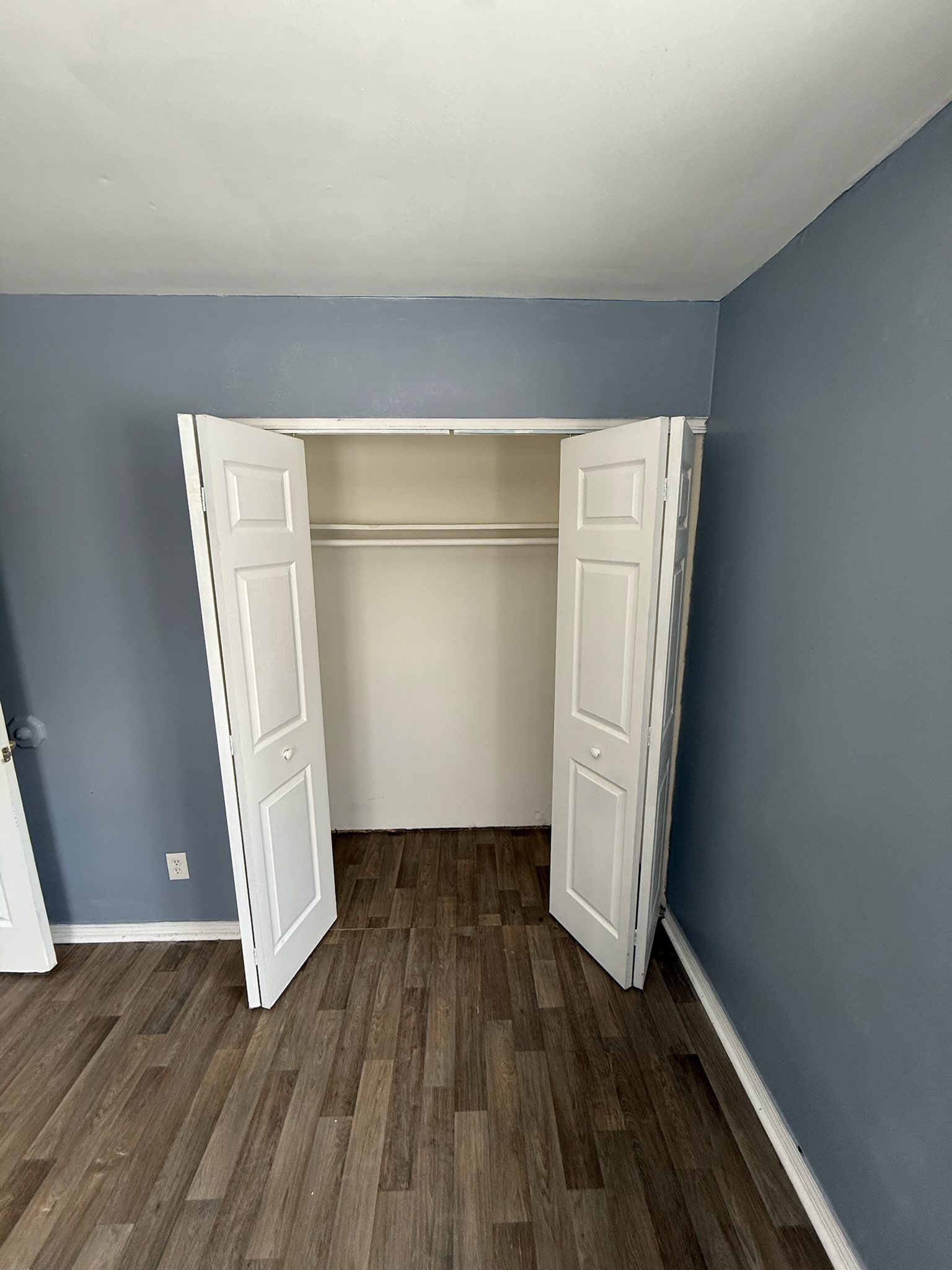 11027 Maxwell Ave - Photo 2
