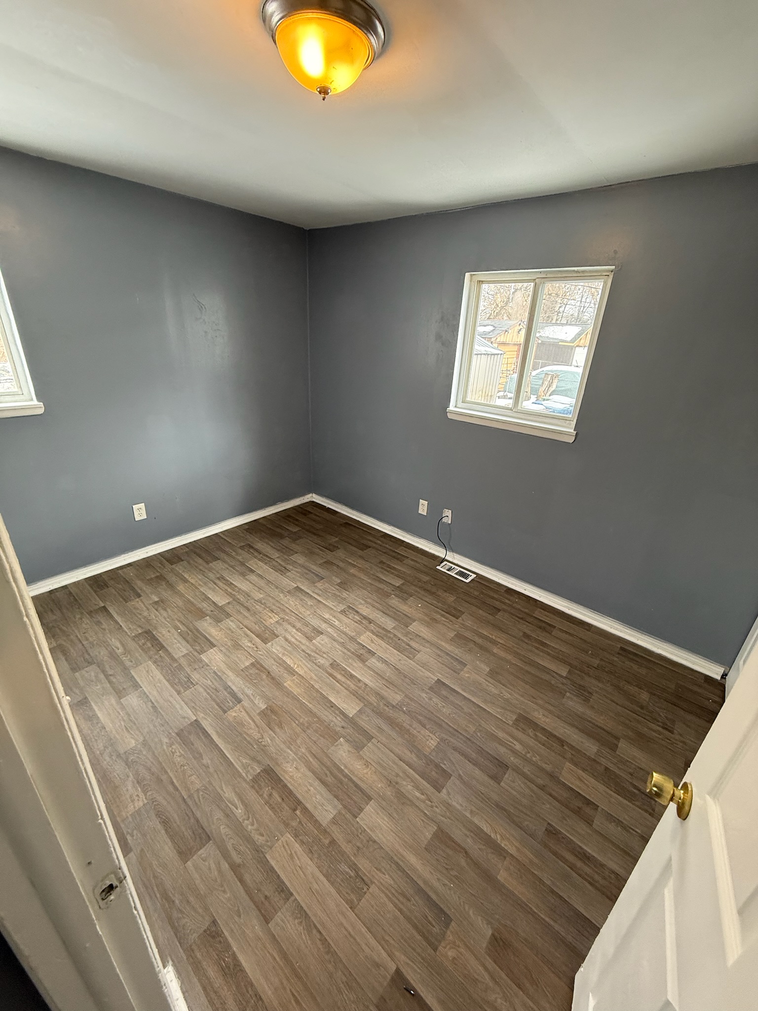 11027 Maxwell Ave - Photo 4