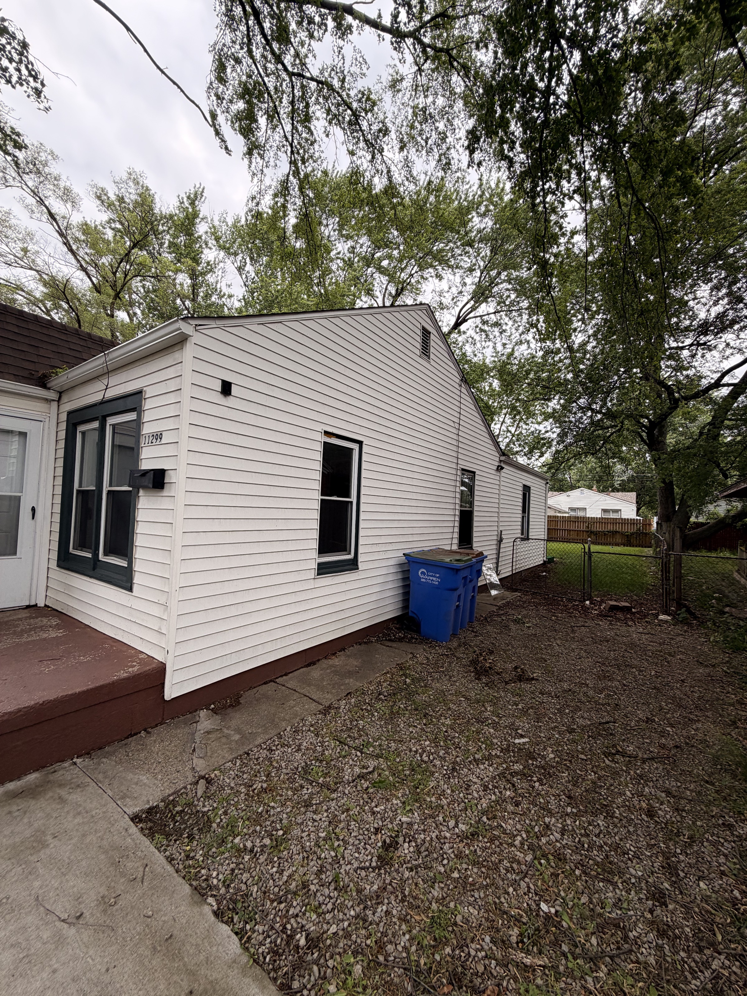 11299 Chalmers Ave - Photo 4