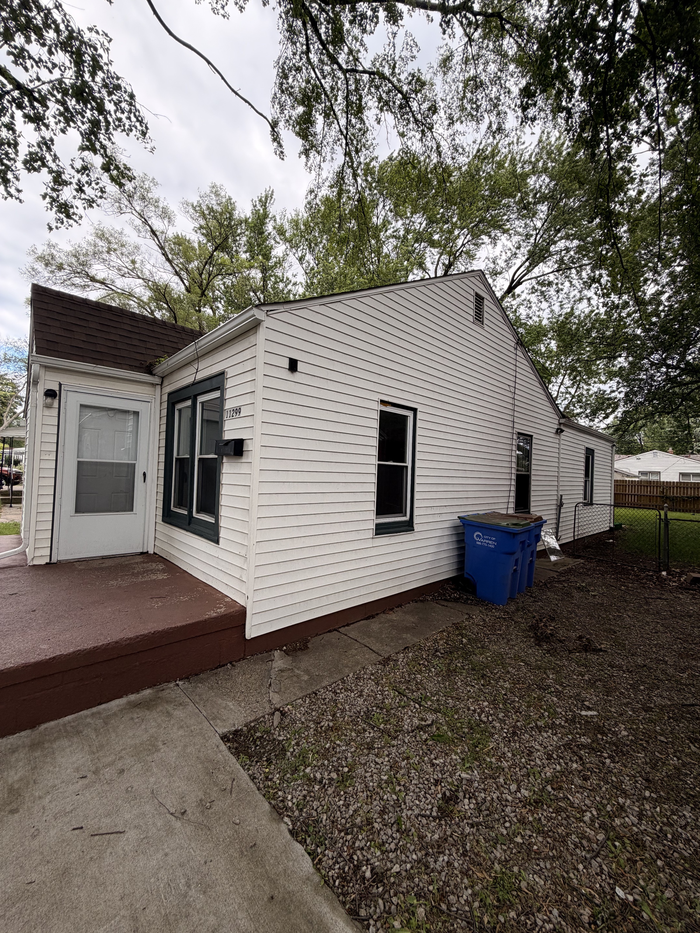 11299 Chalmers Ave - Photo 5