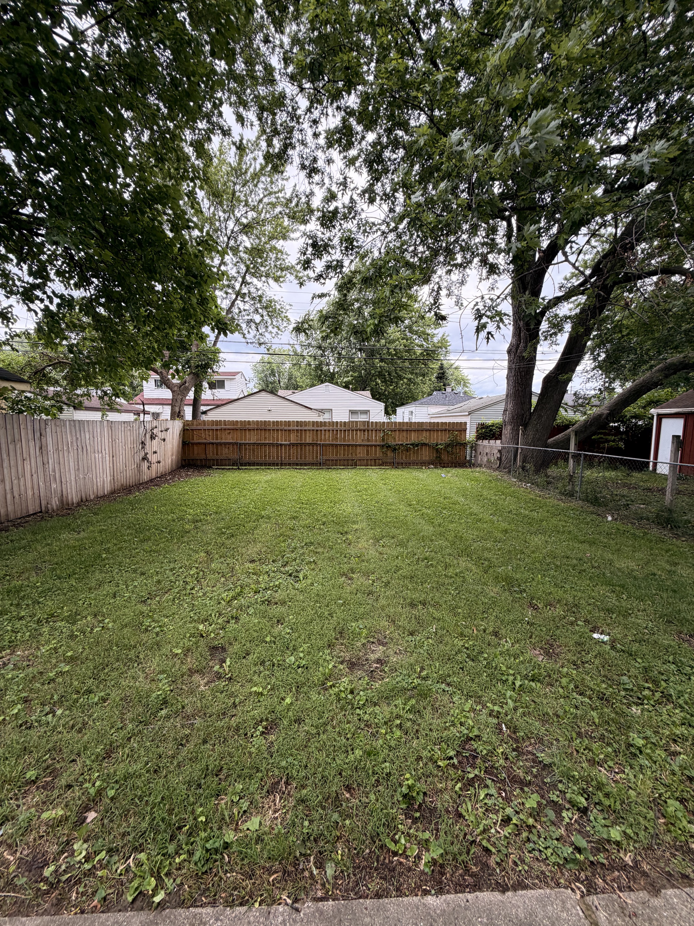 11299 Chalmers Ave - Photo 3